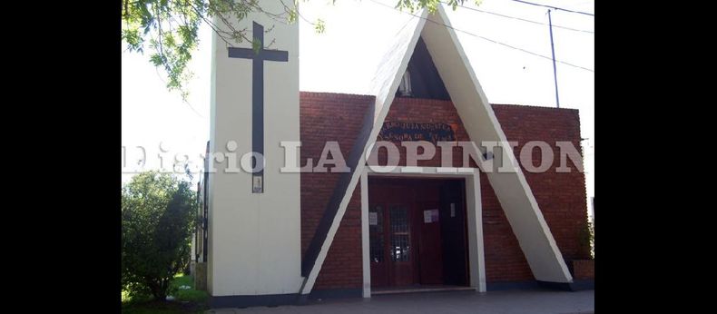 Javier Fortunato desplegó su labor sacerdotal durante 16 años en la parroquia de Fátima  del barrio San Martín, ubicada en J. J. Jiménez 549.  (ARCHIVO LA OPINION)