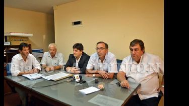 Autoridades del Hospital y del Ministerio de Desarrollo Social presentaron el nuevo equipamiento. (LA OPINION)