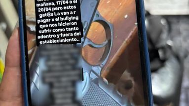 La amenaza del tiroteo dice textual: Nos vamos a cobrar una x una d todo lo ke nos hicieron estos giles tanto de turno tarde komo turno mañana, 17/04 o el 20/04 pero estos gat@s La van a r pagar x el bullying que nos hicieron sufrir como tanto adentro y fuera del establecimiento. La amenaza del tiroteo dice textual: Nos vamos a cobrar una x una d todo lo ke nos hicieron estos giles tanto de turno tarde komo turno mañana, 17/04 o el 20/04 pero estos gat@s La van a r pagar x el bullying que nos hicieron sufrir como tanto adentro y fuera del establecimiento.