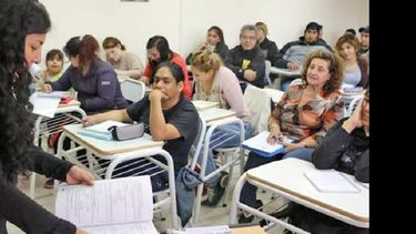 El Plan Fines 1 está destinado a todas las personas mayores de 18 años. (ARCHIVO LA OPINION)