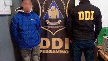 El sujeto detenido está involucrado como uno de los presuntos sospechosos por la investigación del fiscal Horacio Oldani y la Policía de la DDI Pergamino. El sujeto detenido está involucrado como uno de los presuntos sospechosos por la investigación del fiscal Horacio Oldani y la Policía de la DDI Pergamino.