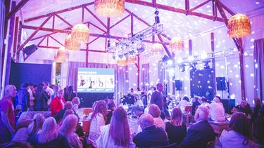 La cena anual de Mutual del Plata reunió a 180 invitados y ofreció sorteos de viajes, obsequios y anticipos de la temporada 2026. La cena anual de Mutual del Plata reunió a 180 invitados y ofreció sorteos de viajes, obsequios y anticipos de la temporada 2026.