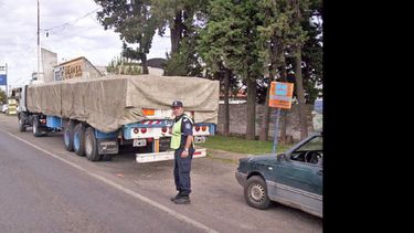 El camión Scania secuestrado poseía pedido de secuestro por robo calificado y privación ilegal de la libertad. (LA OPINION)