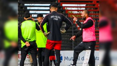 Damián Bastianini afrontará ante Sportivo Belgrano su estreno como DT interino de Douglas.