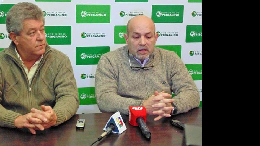 José Apesteguía y Mario Tocalini durante la creación de la nueva área municipal.  (MUNICIPIO DE PERGAMINO)