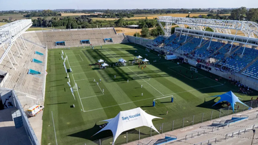 El Estadio San Nicolás se prepara para recibir nuevamente a cientos de chicos y familias en la cuarta edición del torneo infantil “El Sudamericano”, que se disputará del 5 al 7 de diciembre. El Estadio San Nicolás se prepara para recibir nuevamente a cientos de chicos y familias en la cuarta edición del torneo infantil “El Sudamericano”, que se disputará del 5 al 7 de diciembre.