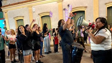 Organizaciones feministas, sociales y políticas de San Pedro se reunieron en Plaza Belgrano para conmemorar el Día Internacional de la Mujer Trabajadora, en una jornada que incluyó la lectura de un documento con fuertes críticas al Gobierno nacional por el rumbo de las políticas de género. Organizaciones feministas, sociales y políticas de San Pedro se reunieron en Plaza Belgrano para conmemorar el Día Internacional de la Mujer Trabajadora, en una jornada que incluyó la lectura de un documento con fuertes críticas al Gobierno nacional por el rumbo de las políticas de género.