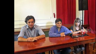 Ramiro Llan de Rosos, Lisandro Bormioli y Laura Clark, anunciaron la ordenanza. (LA OPINION)