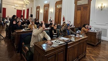 En la sexta sesión ordinaria del HCD, se dio tratamiento a una nota y dos expedientes ingresados por Presidencia, dos expedientes enviados por el Ejecutivo y uno de Secretaría, dos proyectos de los concejales y nueve despachos de las comisiones internas.