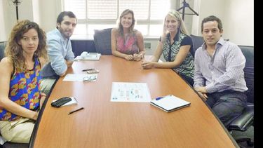 Alejandra Sturzenegger, Gonzalo Ben, Jésica Lubrano, Paula Bustos y Lucas Marino Aguirre durante el encuentro. (MUNICIPALIDAD DE PERGAMINO) Alejandra Sturzenegger, Gonzalo Ben, Jésica Lubrano, Paula Bustos y Lucas Marino Aguirre durante el encuentro. (MUNICIPALIDAD DE PERGAMINO)