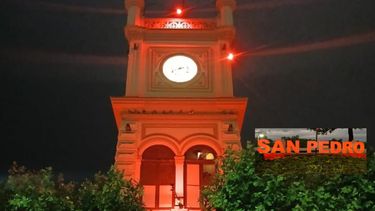 San Pedro se tiñó de rojo en apoyo a la campaña mundial contra la polio San Pedro se tiñó de rojo en apoyo a la campaña mundial contra la polio