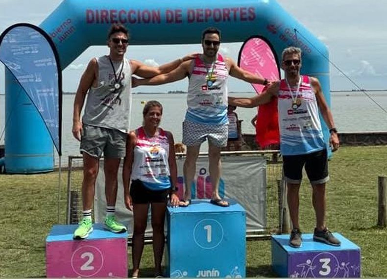 Podio con dos pergaminenses: Emanuel Cottet y Federico Churín, 2° y 3° en su categoría. Podio con dos pergaminenses: Emanuel Cottet y Federico Churín, 2° y 3° en su categoría.