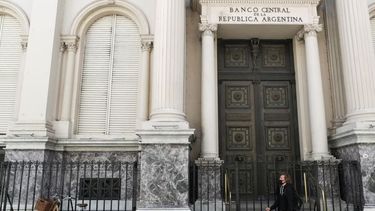 Sin intervención del BCRA, todos los contratos de dólar futuro también cayeron de manera significativa. Sin intervención del BCRA, todos los contratos de dólar futuro también cayeron de manera significativa.