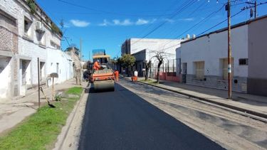 Plan asfáltico en Zárate: completan primeras tres cuadras de calle 13 Plan asfáltico en Zárate: completan primeras tres cuadras de calle 13