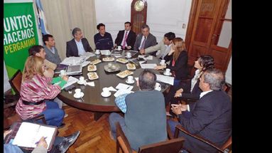 En un espacio común, delinean estrategias para hacer frente a una problemática compleja. (LA OPINION)