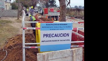 La extensión de las redes de agua potable, cloacas y gas es un programa prioritario para la gestión del intendente Javier Martínez. (LA OPINION)