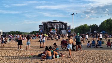 El secretario de Desarrollo Local del municipio de Ramallo, Pablo Wozniak, realizó un balance altamente positivo del festival Rock del País, que se desarrolló el sábado en las playas de la ciudad y convocó a una multitud para disfrutar de bandas nacionales y locales. El secretario de Desarrollo Local del municipio de Ramallo, Pablo Wozniak, realizó un balance altamente positivo del festival Rock del País, que se desarrolló el sábado en las playas de la ciudad y convocó a una multitud para disfrutar de bandas nacionales y locales.