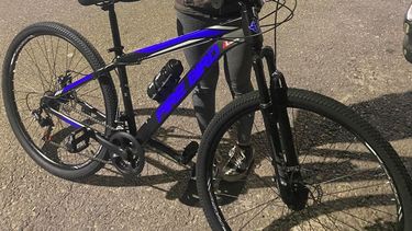 La bicicleta robada estaba atada con cadena y candado en la vía pública sobre calle Tropero Chapero. La bicicleta robada estaba atada con cadena y candado en la vía pública sobre calle Tropero Chapero.