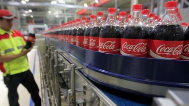 Por la caída del consumo, la firma sale a rematar botellas en las góndolas. En el Norte del país, dispusieron un acuerdo de 2x1 en gaseosas; en Buenos Aires, Capital y la costa, la segunda unidad la ofrecen al 80 por ciento.