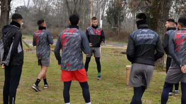El plantel de Douglas Haig suma entrenamientos con vistas al partido ante el Lobo entrerriano. El plantel de Douglas Haig suma entrenamientos con vistas al partido ante el Lobo entrerriano.