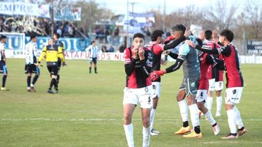 Tres valiosos puntos logró el Rojinegro en su visita a El Linqueño. Tres valiosos puntos logró el Rojinegro en su visita a El Linqueño.