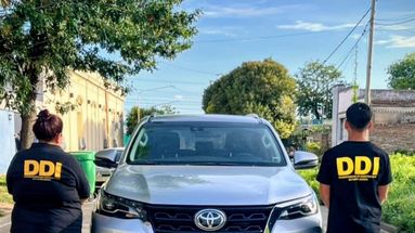 El vehículo Toyota recuperado en el operativo policial de este martes. El vehículo Toyota recuperado en el operativo policial de este martes.