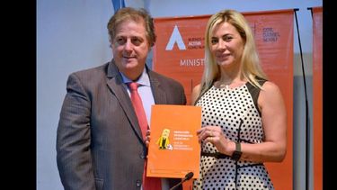 Collia y De Lucía, durante la presentación del manual. (MINISTERIO DE SALUD)