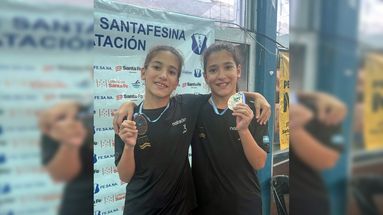 Luisa y Julia Arbeleche con las medallas que lograron en el Torneo República en Santa Fe. Luisa y Julia Arbeleche con las medallas que lograron en el Torneo República en Santa Fe.