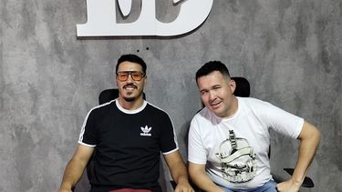 Junto a Zoilo Bartolo (ganador de Talentos en Escena), Walter Juárez estuvo en el programa Fuera de Página, que se emite por LA OPINION Play y FM 105.1. Junto a Zoilo Bartolo (ganador de Talentos en Escena), Walter Juárez estuvo en el programa Fuera de Página, que se emite por LA OPINION Play y FM 105.1.