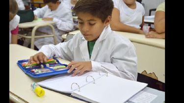 Los chicos esperan soluciones rápidas de parte de los gremios y el Gobierno, para no perder más días de clases. (LA OPINION)