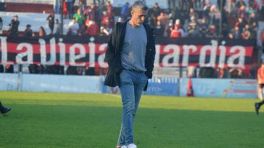 Adrián Aranda anunció que dejará su cargo de director técnico si Douglas no logra una victoria el domingo ante San Martín de Formosa.