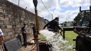 San Pedro: restablecen el suministro de agua en el Parque Mitre tras reemplazar la bomba de alta potencia San Pedro: restablecen el suministro de agua en el Parque Mitre tras reemplazar la bomba de alta potencia
