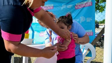 En este escenario epidemiológico, se indicó aplicar dosis extras a las previstas por el Calendario.