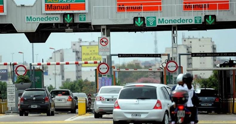 En las primeras horas del martes, por Autovía 2 camino a la costa se contabilizaron 1239 autos a la altura de Samborombón, 212 por Maipú y por Ruta 11, pasaje La Huella, 494 vehículos.