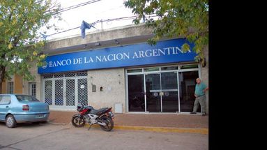 El paro se realizó en todas las sucursales del Banco Nación. (LA OPINION)