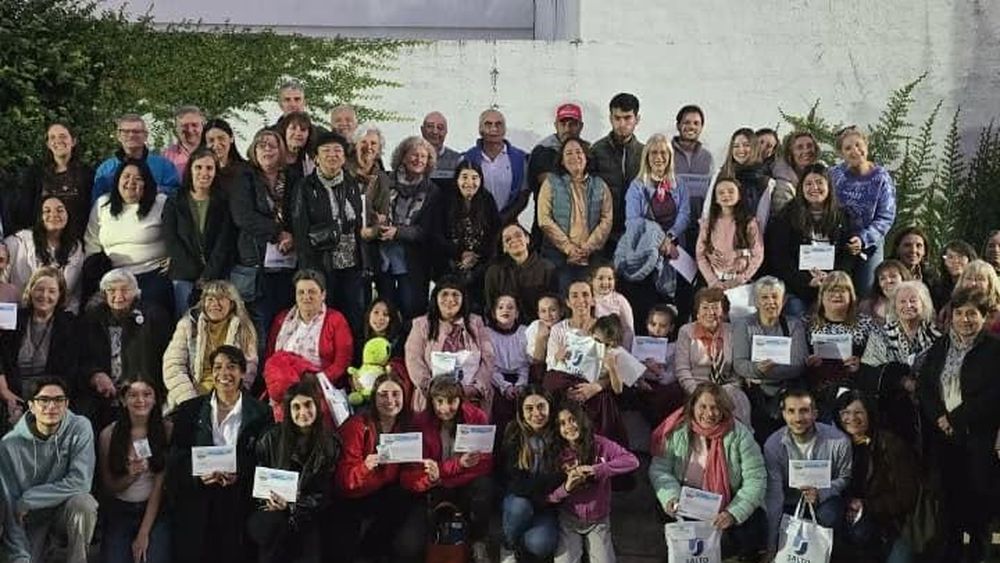Con un auditorio colmado por familiares y amigos, se vivió una jornada especial para el turismo de Salto. Con un auditorio colmado por familiares y amigos, se vivió una jornada especial para el turismo de Salto.