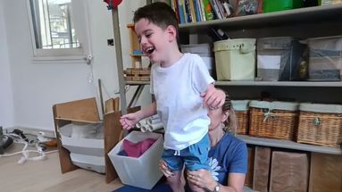 Joaquín tiene 4 años, vive en Rosario y enfrenta una parálisis cerebral producto de una mala praxis al nacer. Joaquín tiene 4 años, vive en Rosario y enfrenta una parálisis cerebral producto de una mala praxis al nacer.