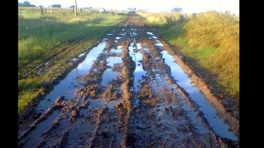 Panorama de un camino de Acevedo: la foto fue tomada desde un cuatriciclo.  (SEBASTIAN CAMPOS)