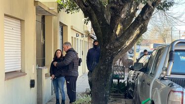 En la mañana del viernes 15 de agosto en Liniers y San Nicolás montaron un amplio despliegue luego de huir de la Policía tras balear a un sargento de la DDI Pergamino. En la mañana del viernes 15 de agosto en Liniers y San Nicolás montaron un amplio despliegue luego de huir de la Policía tras balear a un sargento de la DDI Pergamino.