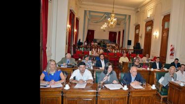 El plenario aprobó sobre tablas la prórroga de treinta días de las sesiones ordinarias. (LA OPINION)