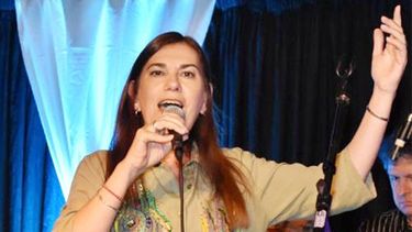 Mónica Solá brinda su primer espectáculo del año en Florentino Teatro Bar.