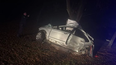 El siniestro ocurrió durante la madrugada. Un automóvil perdió el control, salió de la calzada e impactó contra un árbol. Los dos ocupantes fallecieron en el lugar. El siniestro ocurrió durante la madrugada. Un automóvil perdió el control, salió de la calzada e impactó contra un árbol. Los dos ocupantes fallecieron en el lugar.