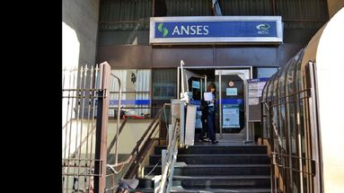 En la dependencia local la atención al público se verá resentida. (ARCHIVO LA OPINION)