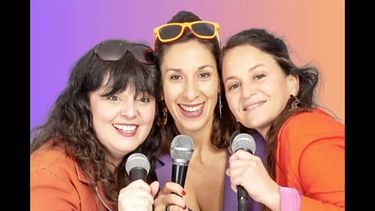 Este domingo habrá stand up en Espacio GAE: Paula Trillo, Maio Tanzer y Lu Villamil llegan con su espectáculo “Cebadas”.