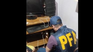 Se hizo un allanamiento en el domicilio del docente denunciado. Se hizo un allanamiento en el domicilio del docente denunciado.