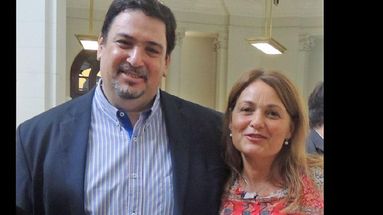 El disertante Gustavo Iaies y la organizadora María Ratto. (PRENSA DIPUTADA RATTO)