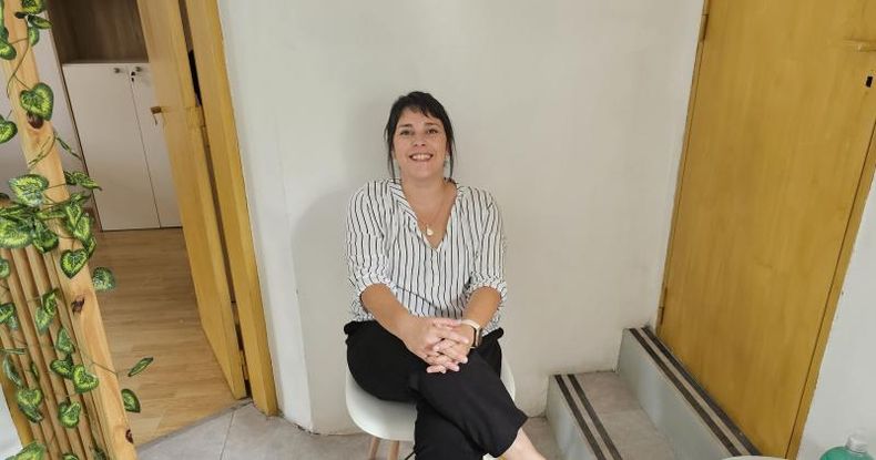 Lucia y su hermana Sol decidieron emprender en el camino de la joyería con ADN y leche materna y traer esta novedosa propuesta a Pergamino.