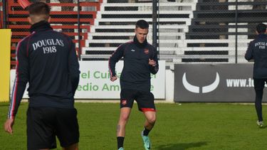 El plantel de Douglas trabajó en definición y táctica pensando en la segunda fecha. El plantel de Douglas trabajó en definición y táctica pensando en la segunda fecha.