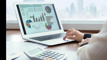 Cada grupo de Entrenamiento Financiero realiza dos encuentros mensuales durante los doce meses de cada año. Cada grupo de Entrenamiento Financiero realiza dos encuentros mensuales durante los doce meses de cada año.