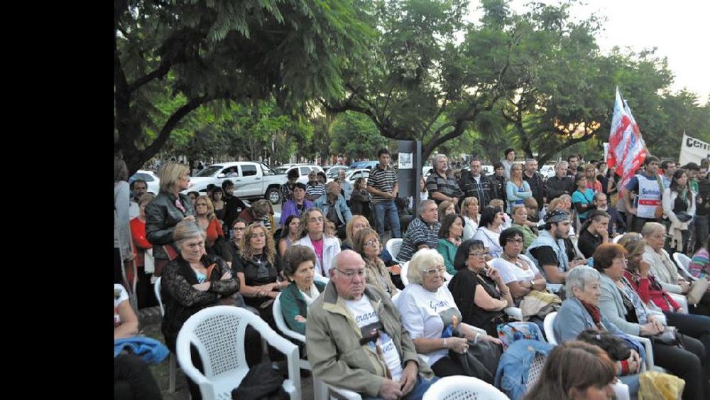 El acto cuenta con una importante convocatoria de los referentes de organismos de derechos humanos. (ARCHIVO LA OPINION)